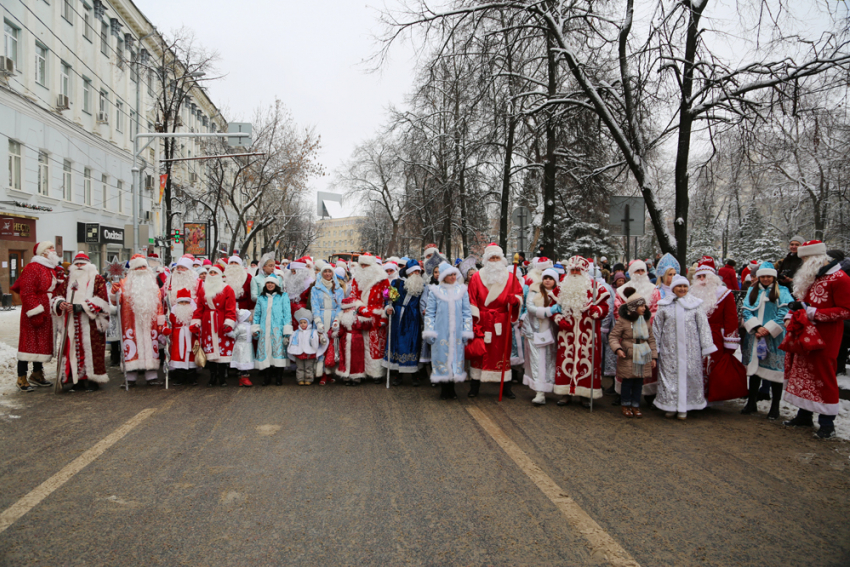 Стало известно, когда Деды Морозы заполонят центральные улицы Воронежа 