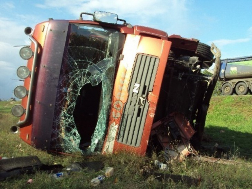 В Павловском районе при столкновении с автомобилем «МАН» погибли водитель и пассажир «ВАЗ-2110»