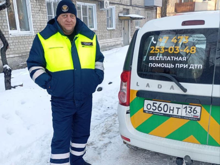 Отбуксировал машину: автомобилистка попала в непростую ситуацию в Воронеже 