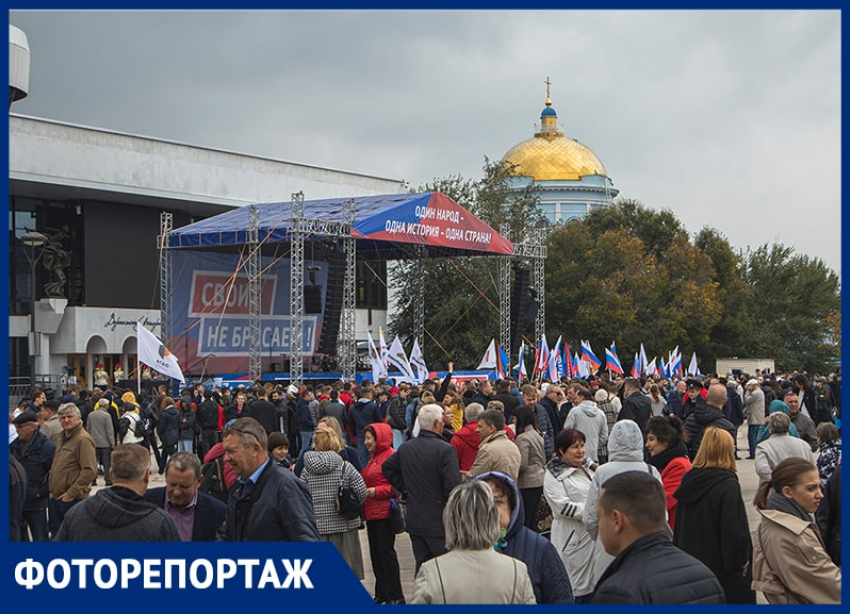 Как прошел патриотический митинг «Своих не бросаем» на Советской площади Воронежа