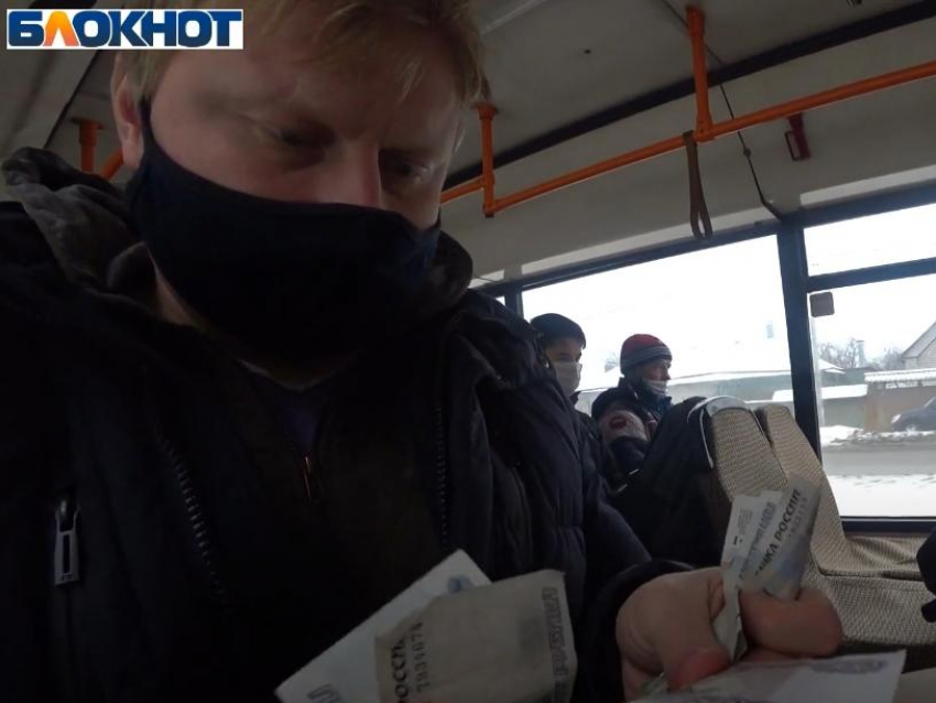 День глазами кондуктора: суровые условия работы в автобусе раскрыли изнутри в Воронеже