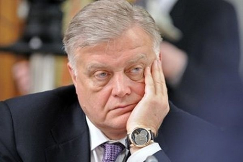 «Главный единоросс» вывел в тень «главного шубохранильщика»