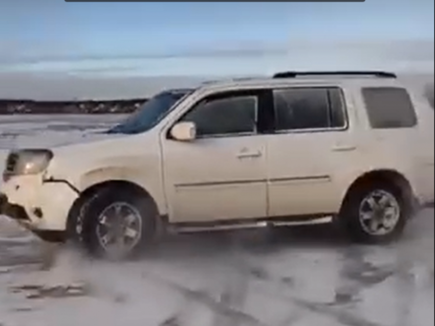 Honda красиво испытали на ледяном поле в Воронеже 