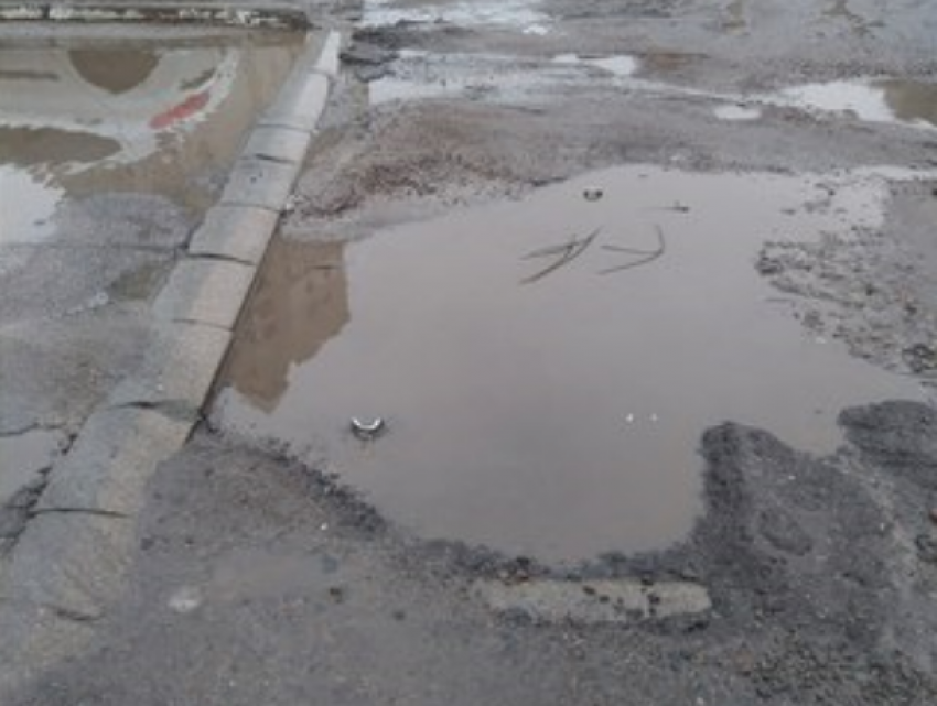 Общественники показали деградацию дороги в центре Воронежа