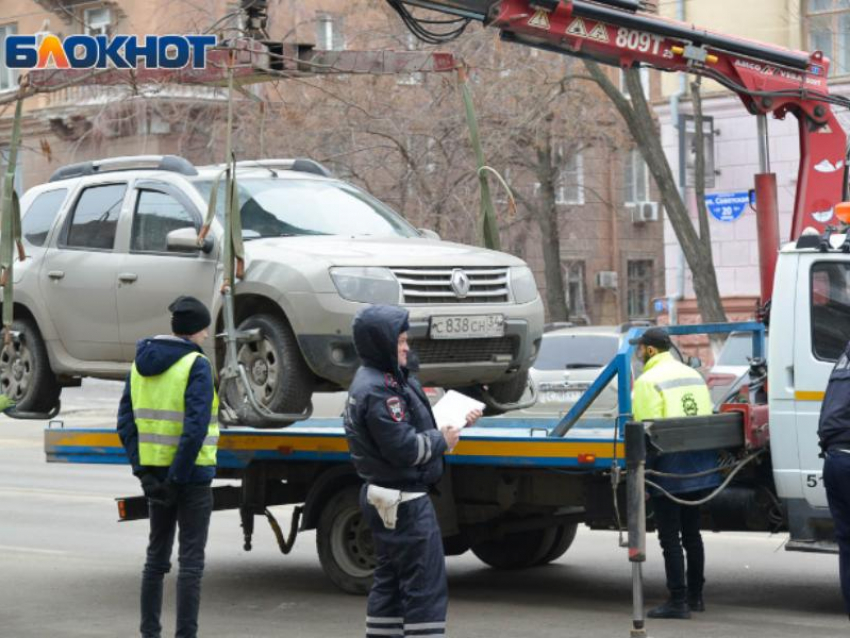 Сразу три автомобилиста поплатились за парковку в центре Воронежа