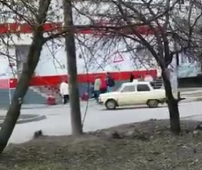 Удивительный автомобиль такси сняли на дороге в Воронеже 