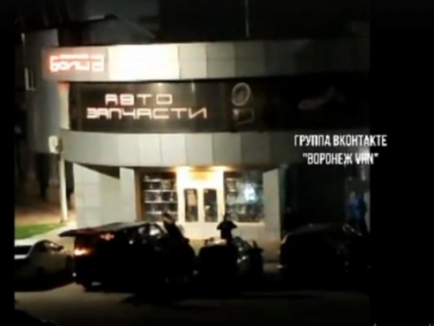 Массовая драка в Россоши попала на видео - полиция приехала к мирному финалу