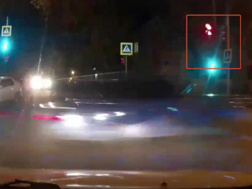  Воронежский «Форсаж»: молниеносная машина едва не устроила ДТП на перекрестке 