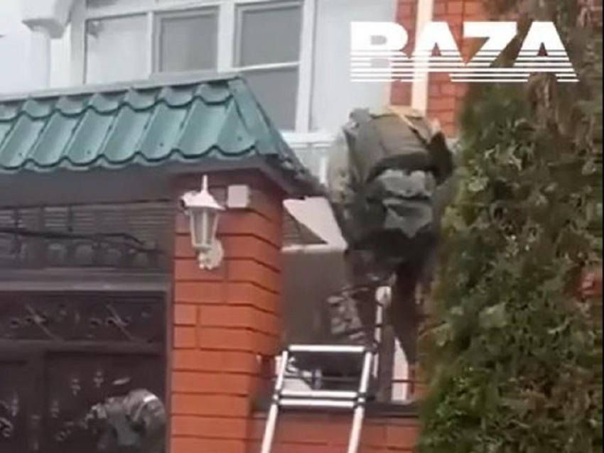 Спецназовцы нежданно наведались в гости к азербайджанскому бизнесмену в Воронеже