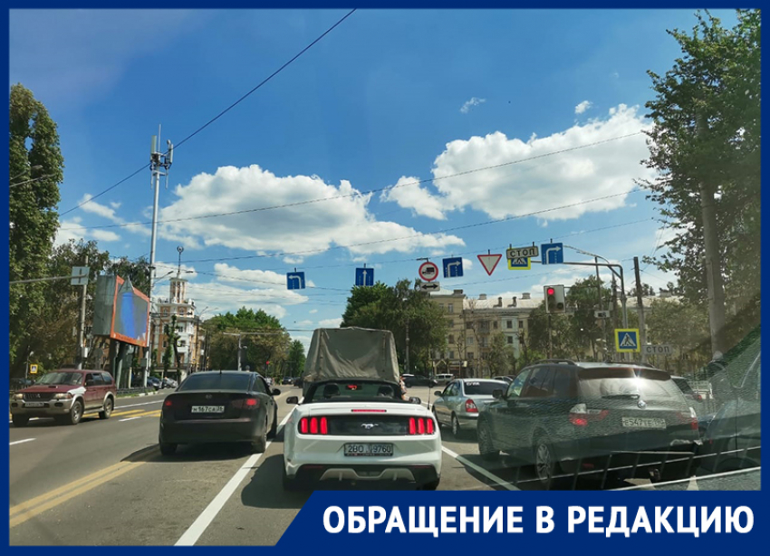 Бардак с разметкой и знаками устроили на Московском проспекте в Воронеже