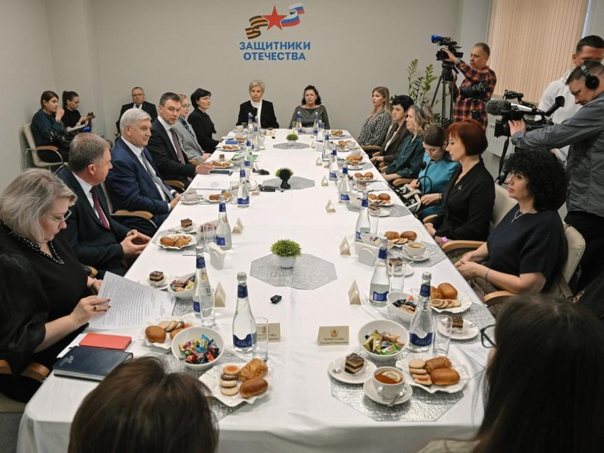 «Время героинь»: Александр Гусев поддержал проекты вдов и матерей участников СВО