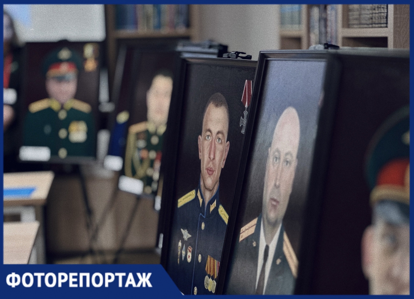 «Их взгляды, их судьбы»: в Воронеже прошло закрытие выставки, посвященной погибшим бойцам СВО