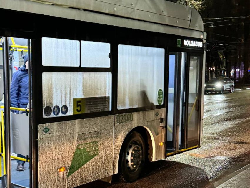 «Свиньи на убой»: пассажиры раскритиковали состояние автобуса в Воронеже 