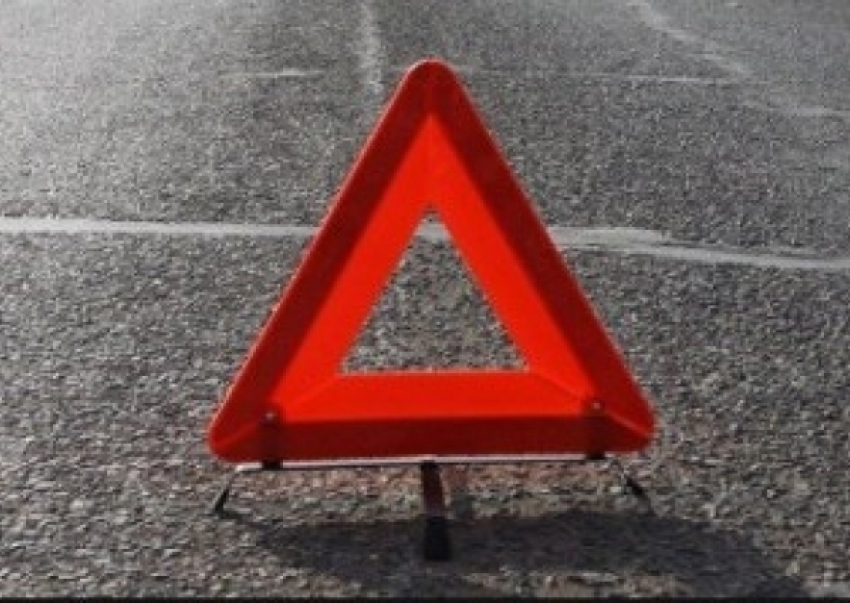 В Воронежской области в кювет опрокинулась «восьмерка»: пострадали двое мужчин