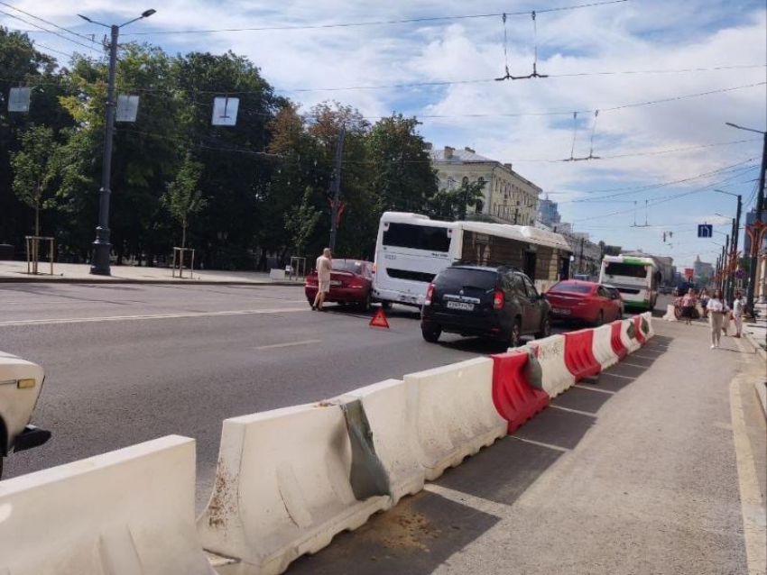 Новые автобусы с кондиционерами попали уже в два ДТП в Воронеже 