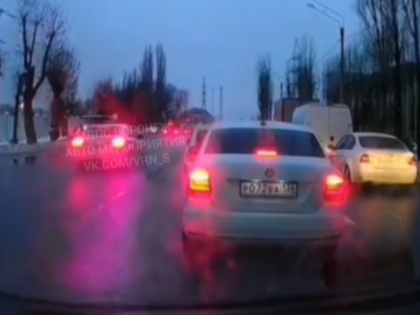 Погоня полицейских по встречке за «Геликом» попала на видео в Воронеже