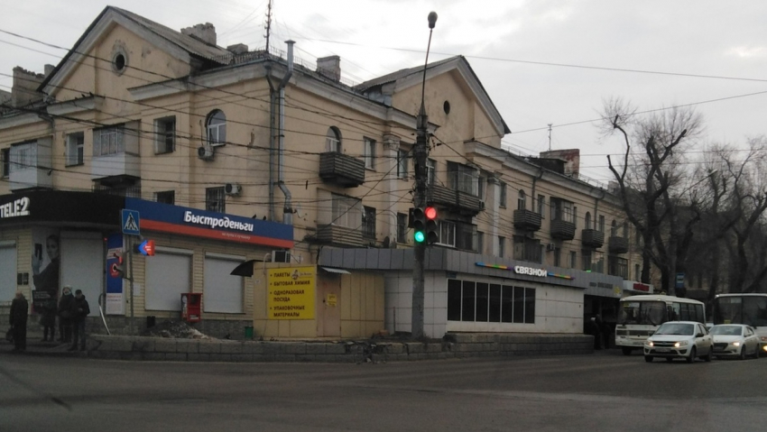Противоречивый светофор угрожал жизням автомобилистов в Воронеже