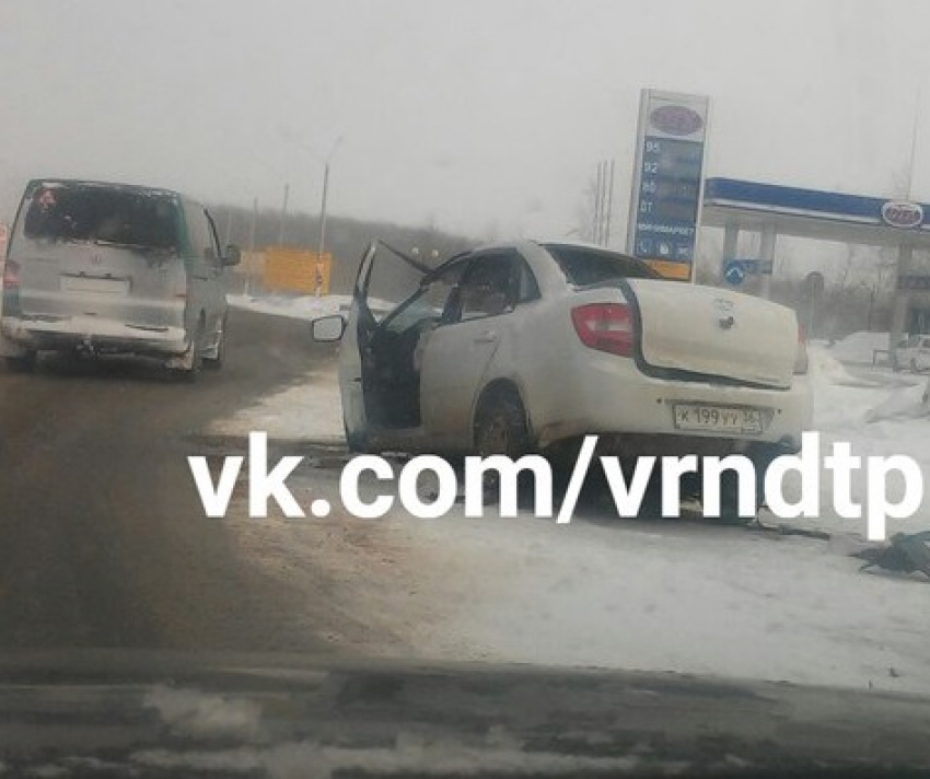 Опубликованы снимки с места смертельного ДТП с МАЗом под Воронежем