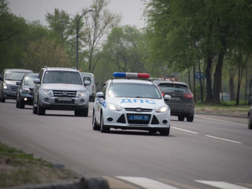 Через Воронеж прошел победный автопробег ветеранов полиции