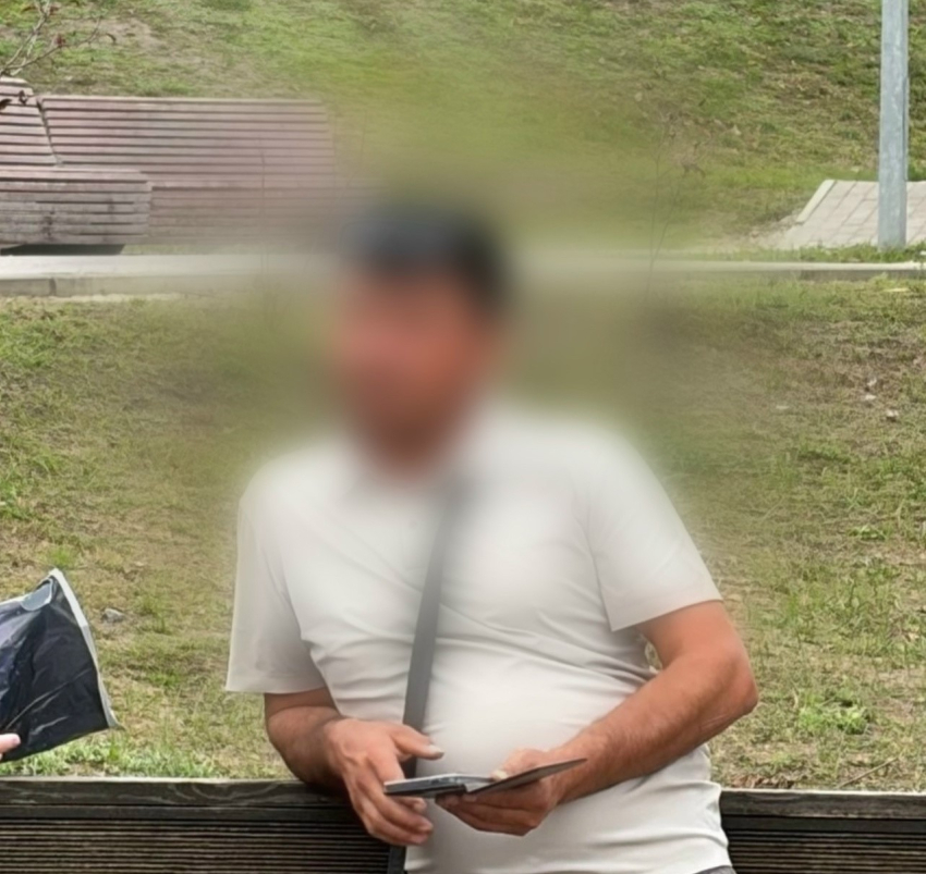«Ходил по пятам и фотографировал»: мужчину обвинили в домогательствах в Воронежской области