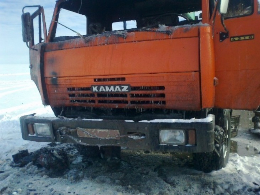 В Таловском районе автомобиль «Камаз» загорелся из-за короткого замыкания