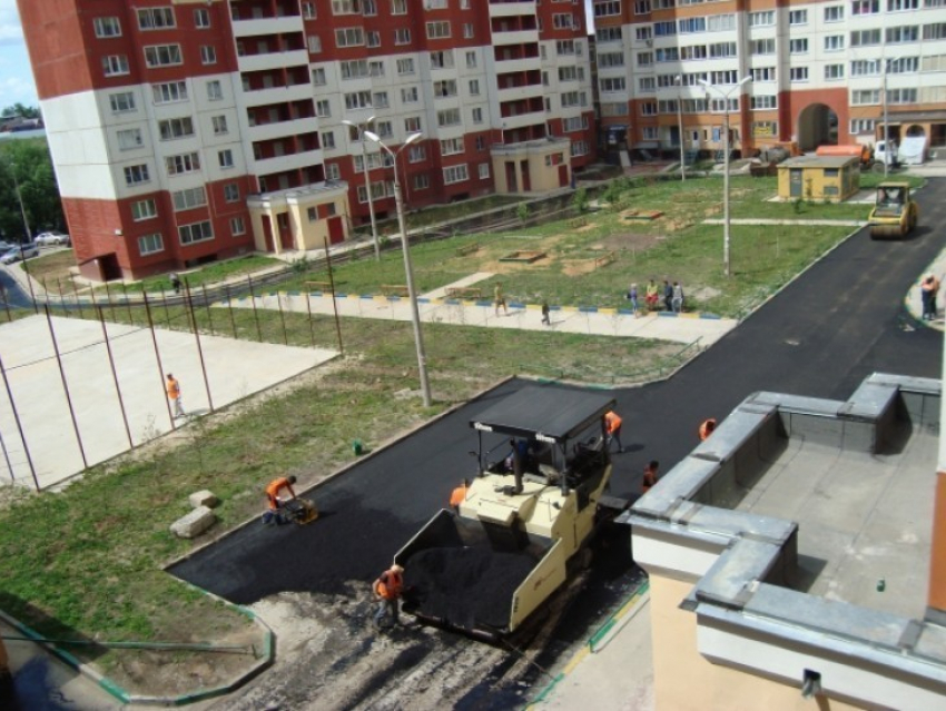 В мэрии Воронежа ждут обещанных денег на благоустройство и ремонт дворов