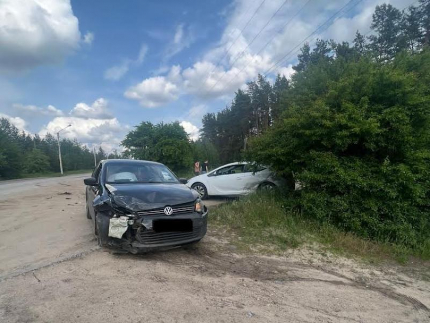 Молодая автомобилистка попала в больницу после ДТП в Воронеже 