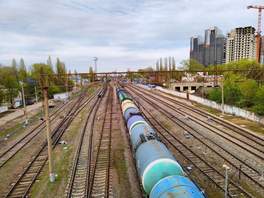 Движение по ж/д мосту открыли в Воронежской области после сообщений о странном предмете 