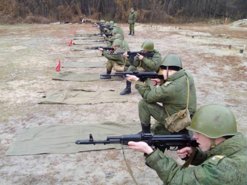 Условие досрочного выпуска курсантов военной академии назвали в Воронеже 