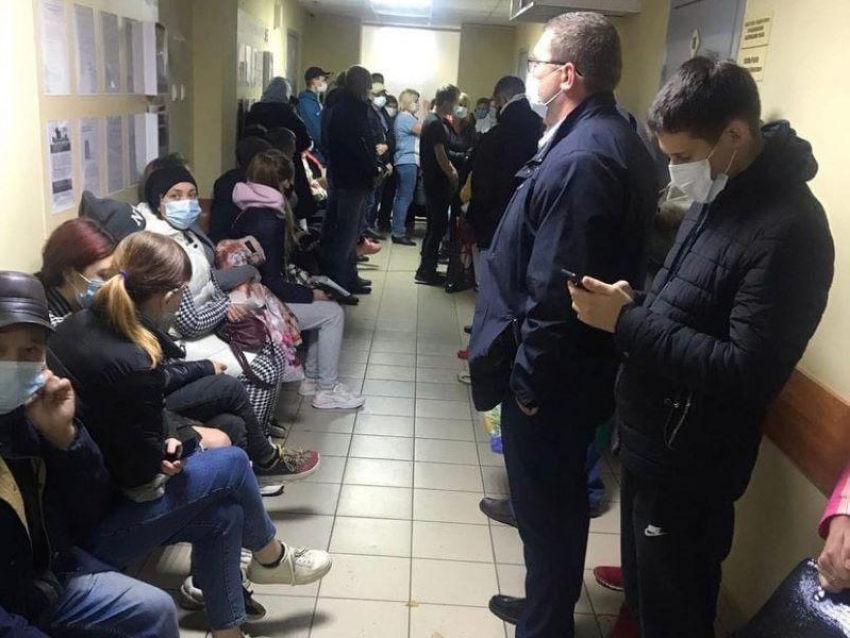 Воронежцы возмутились многочасовой пыткой очередью в поликлинике