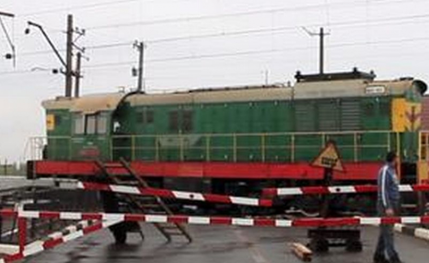 В Воронеже на ж/д-переезде локомотив на полном ходу сбил пенсионерку