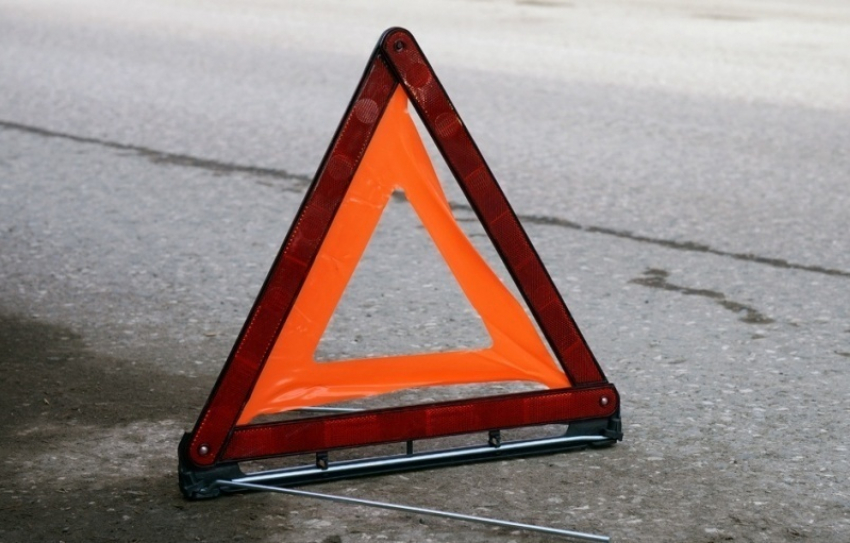 На трассе под Воронежем ВАЗ сбил насмерть мужчину, когда тот переходил дорогу