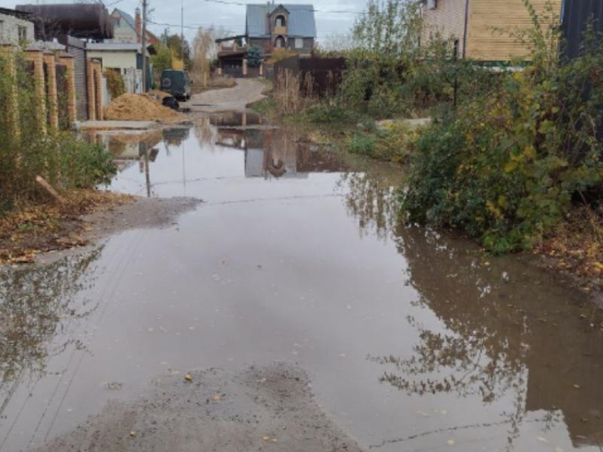 Огромное озеро затопило частный сектор в Воронеже 