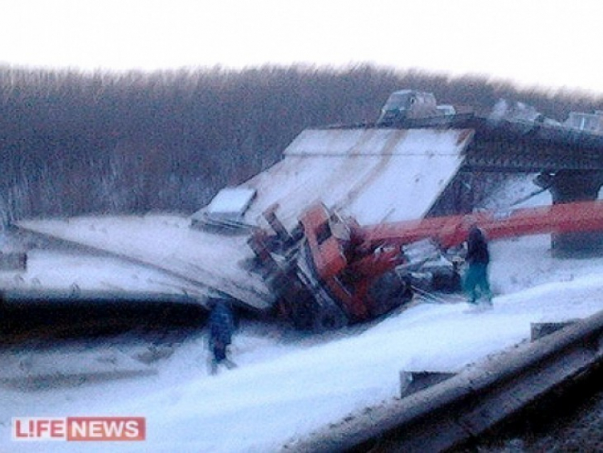 По факту крушения моста в Борисоглебском районе и гибели людей возбуждено уголовное дело