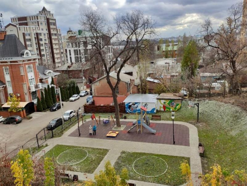 Сквер с волком из «Ну, погоди!» появился в центре Воронежа 