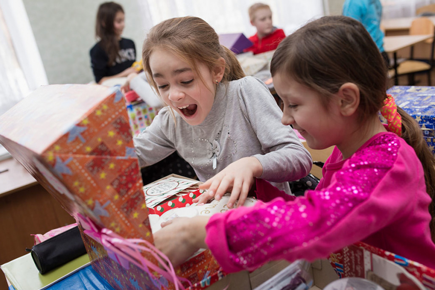 Воронежцы передали 21 тысячу подарков к новому учебному году детям с трудной судьбой