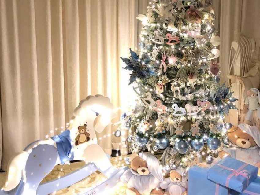 Парад новогодних елок устроили воронежцы в соцсетях