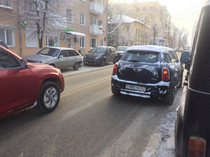 Парковка MINI Cooper вынудила воронежцев идти на лишение прав 