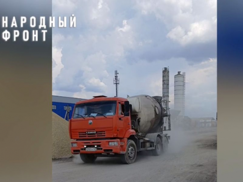 «Продолжает пылить, шуметь и «убивать» дороги»: стало известно о незаконном бетонном заводе под Воронежем