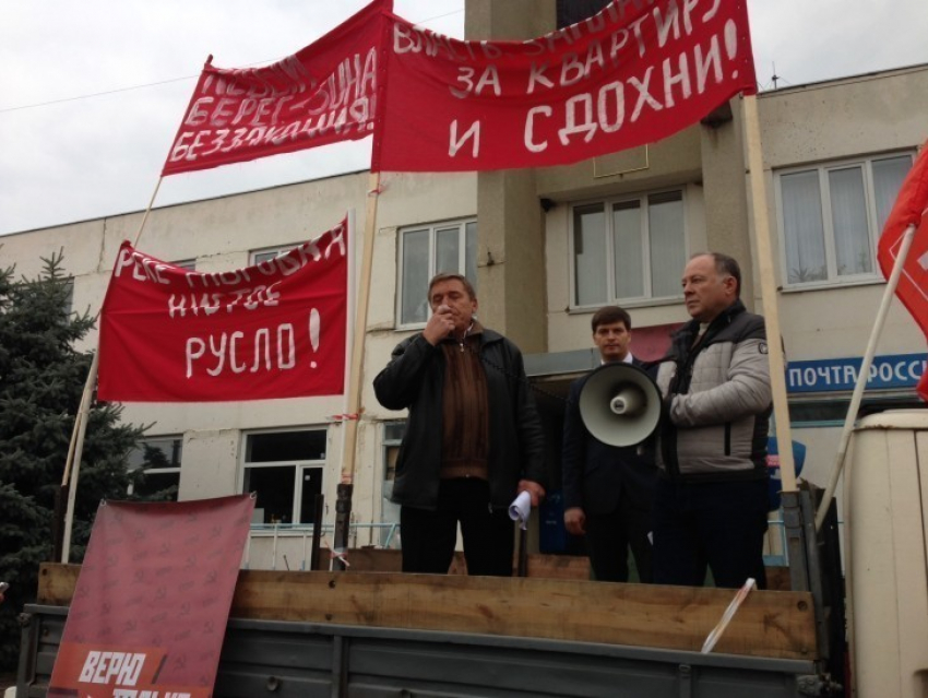 Жители Масловки на митинге против экологической катастрофы выразили недоверие главе микрорайона Сергею Барышникову