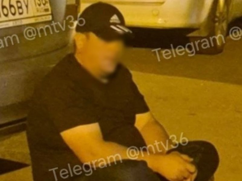 Разгром лифта и десятка машин: ночной дебош в воронежском ЖК попал на видео