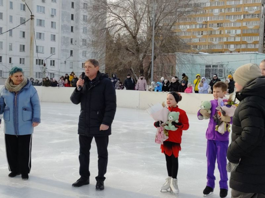 Выступления фигуристов и конкурсы: праздник для воронежцев организовал депутат гордумы