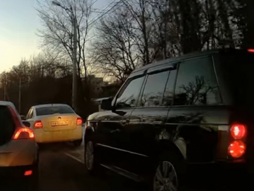 Глумление над водителем Range Rover сняли в Воронеже 