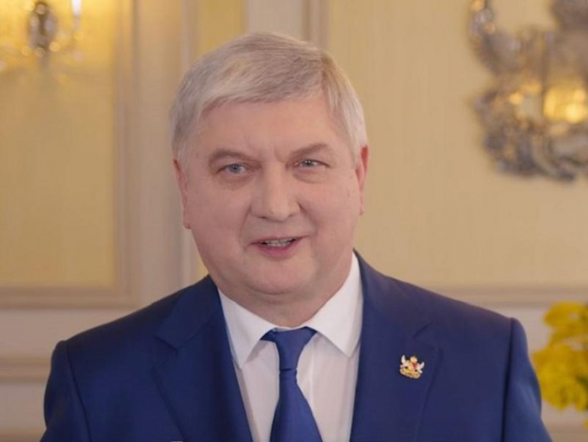 «Милые мои землячки»: Александр Гусев обратился к женщинам Воронежской области