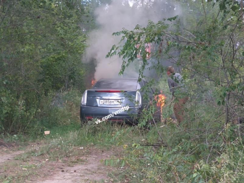 У недостроенного крематория в Воронеже вспыхнул  Cadillac