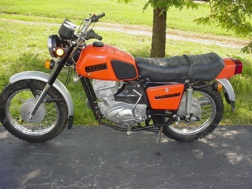 В Воронежской области двое мужчин отняли у парней мотоцикл