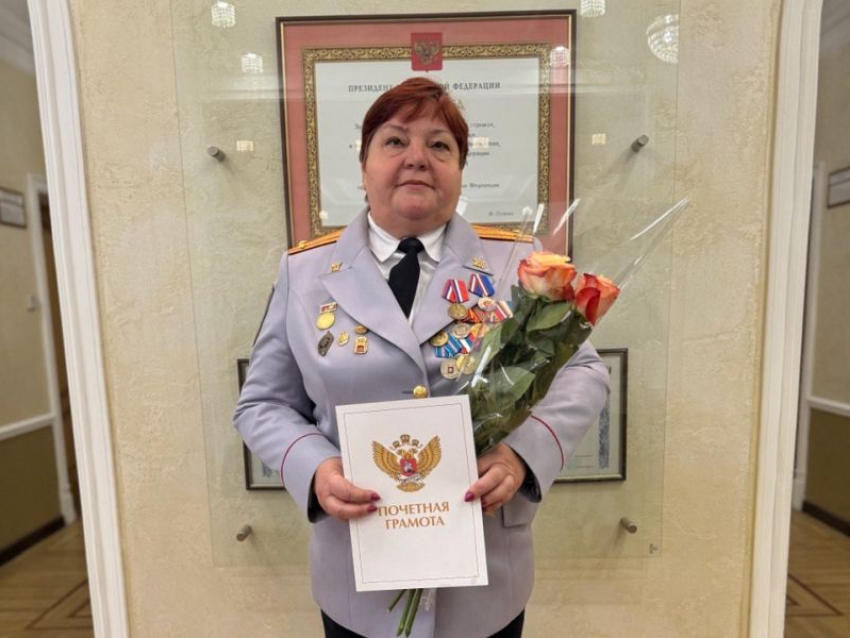 Меньше всех коллег в Воронеже в 2025 году заработала директор кадетской школы в Сомово 