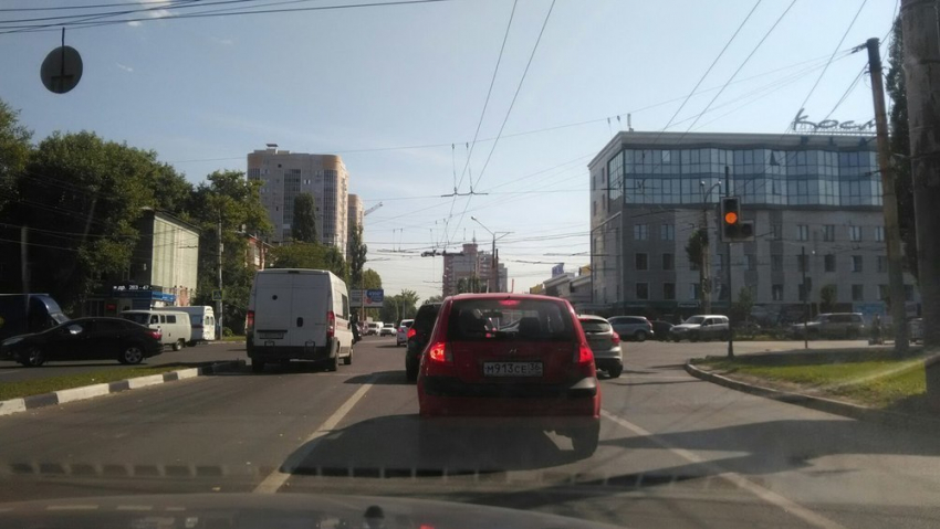 Воронежцы жалуются на злосчастный светофор, из-за которого происходят аварии