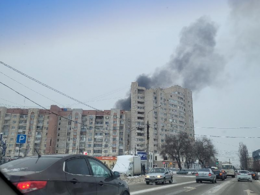 Воронежское МЧС рассказало, откуда взялся черный дым у рынка «Придача» 