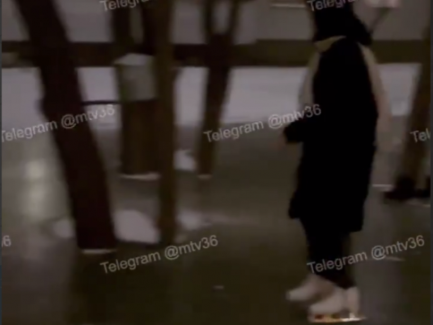 Воронежцы обнаружили каток прямо у остановки на левом берегу